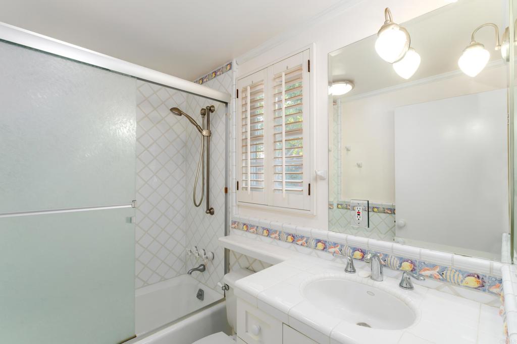 8228 Paseo del Ocaso