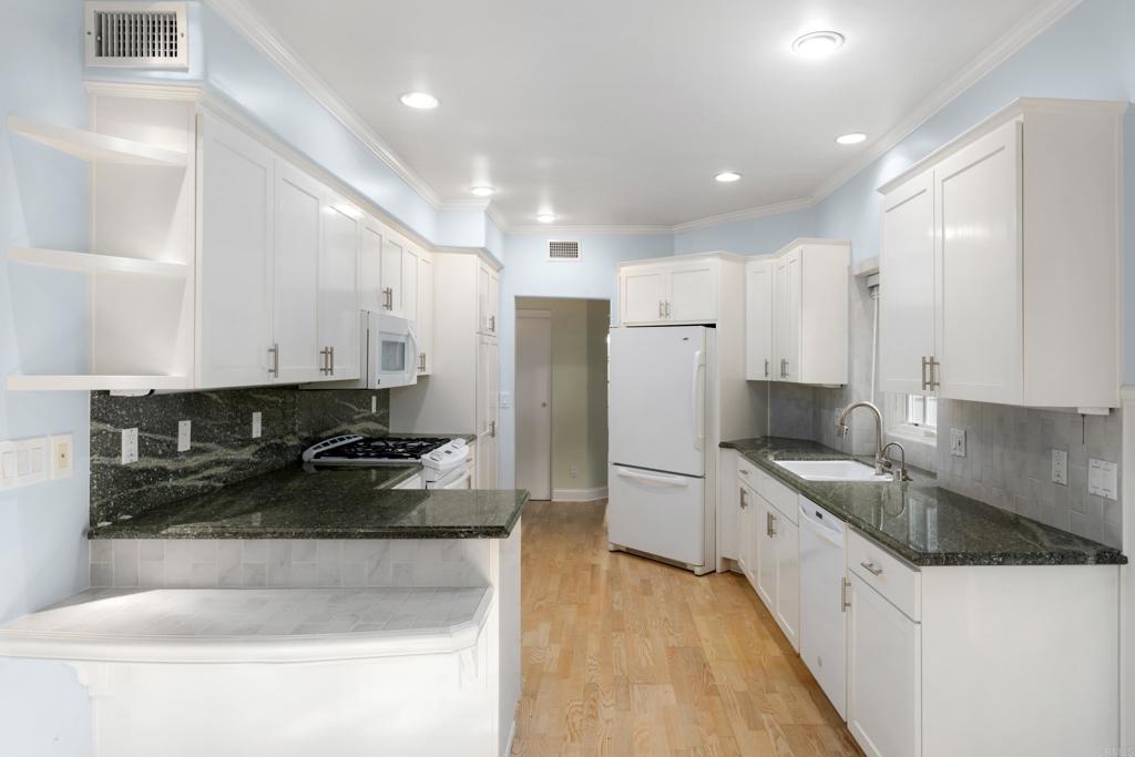 8228 Paseo del Ocaso