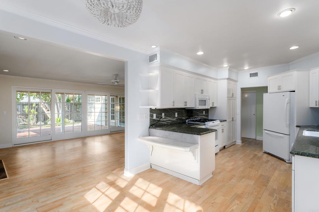 8228 Paseo del Ocaso