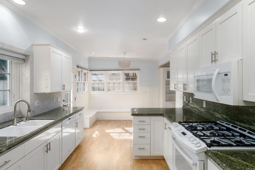 8228 Paseo del Ocaso