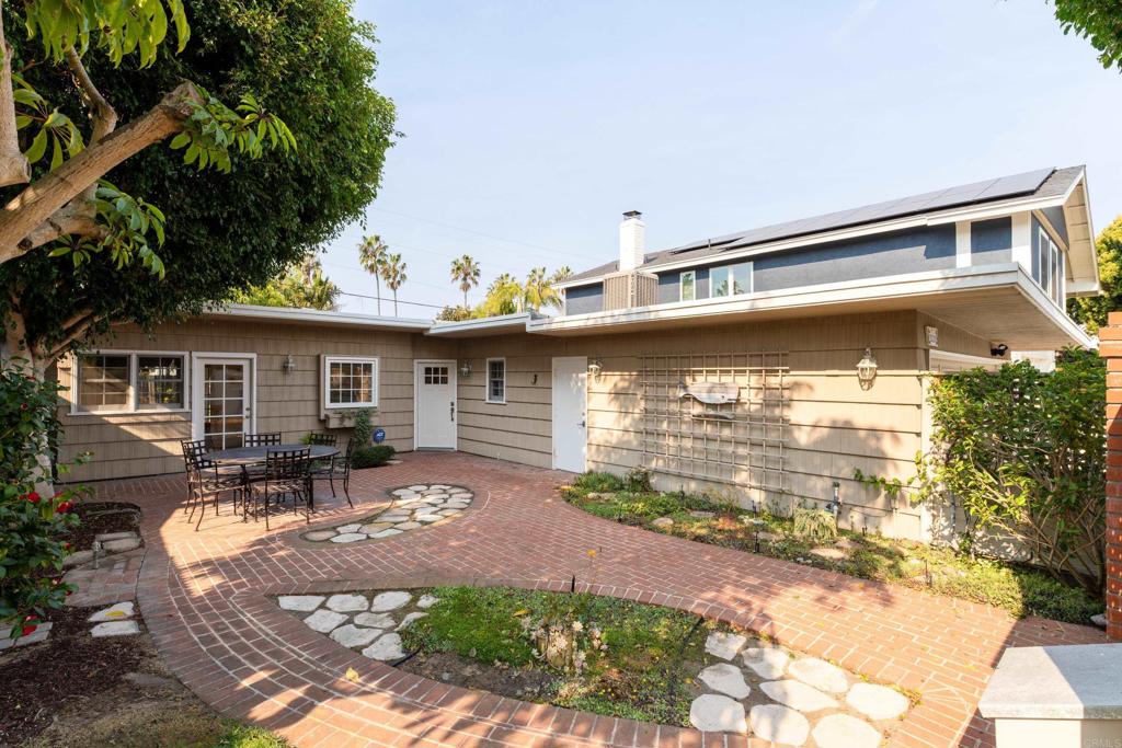 8228 Paseo del Ocaso