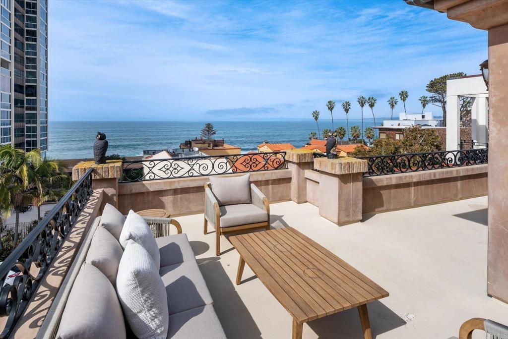 945 & 947 Coast Boulevard S
