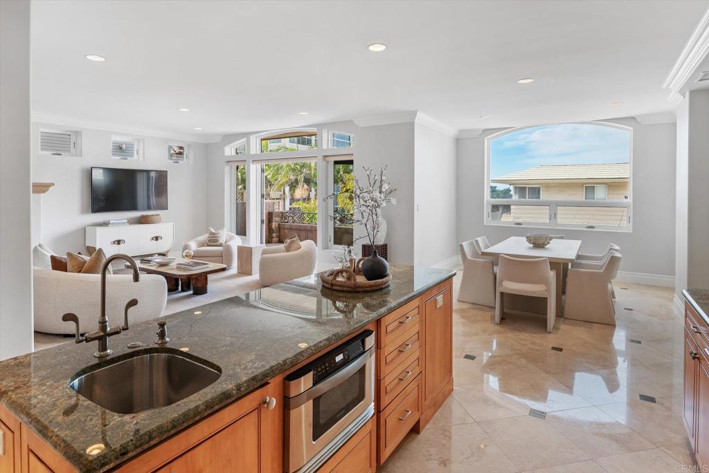 945 & 947 Coast Boulevard S