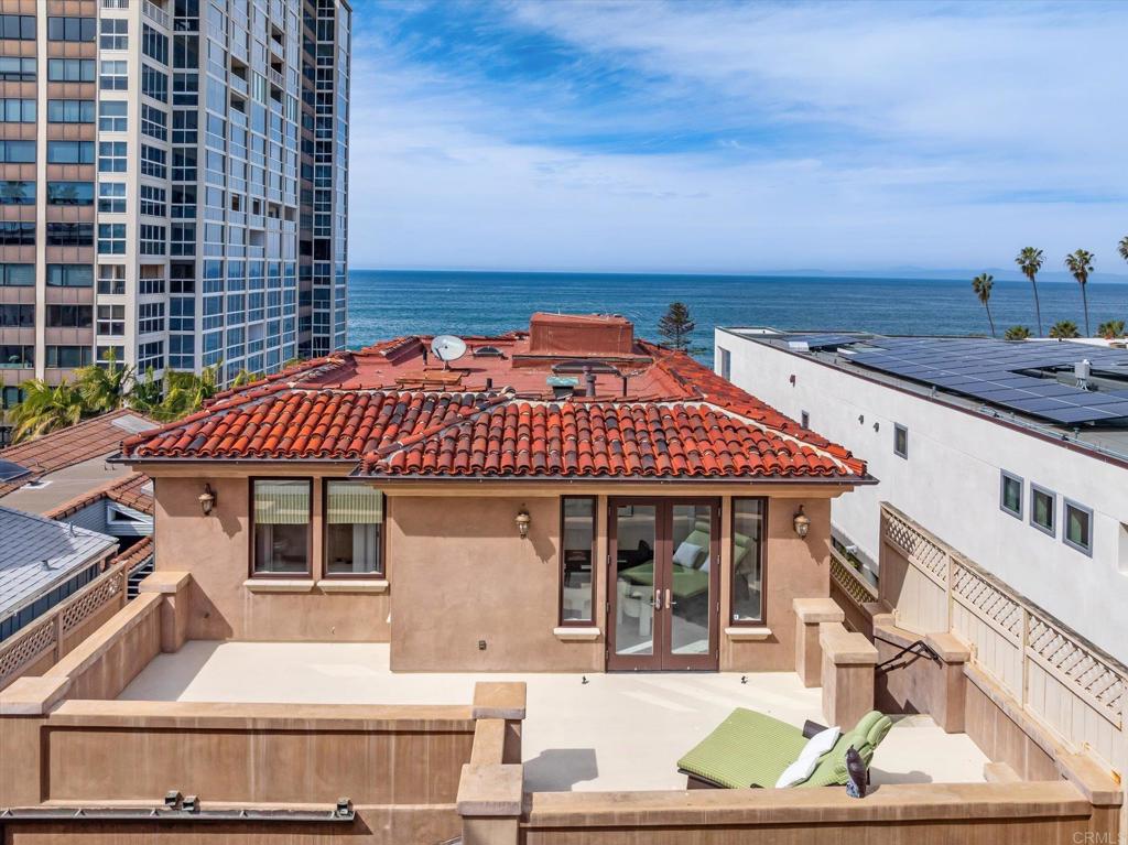945 & 947 Coast Boulevard S