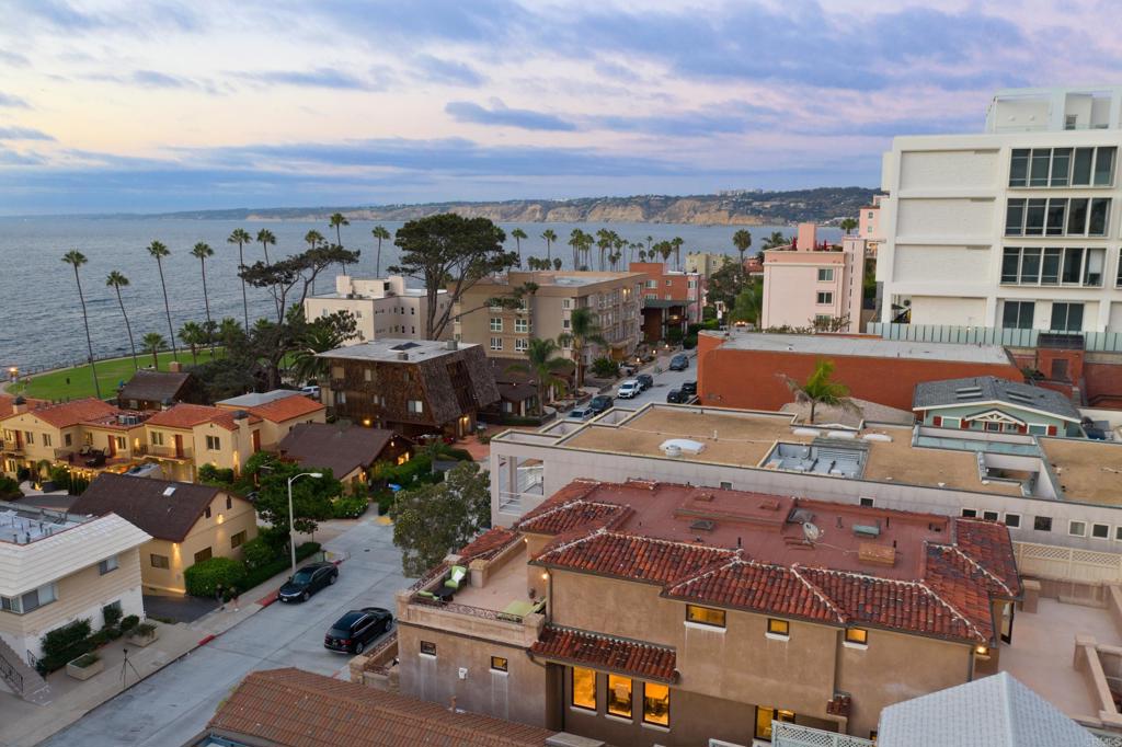 945 & 947 Coast Boulevard S