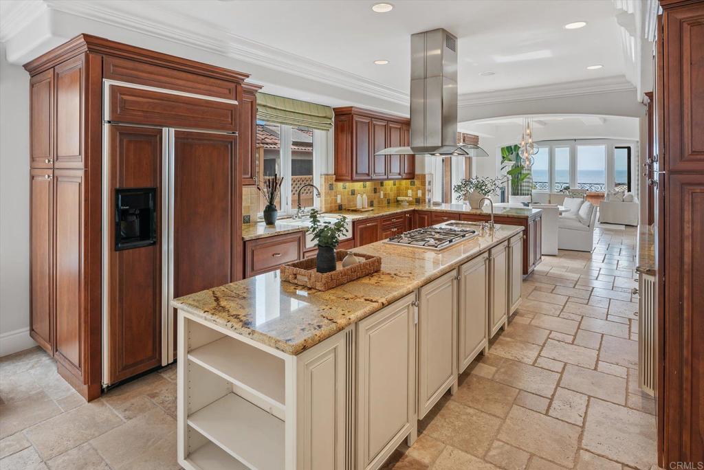 945 & 947 Coast Boulevard S