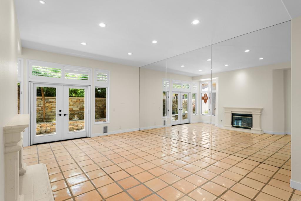 3647 Paseo Vista Famosa