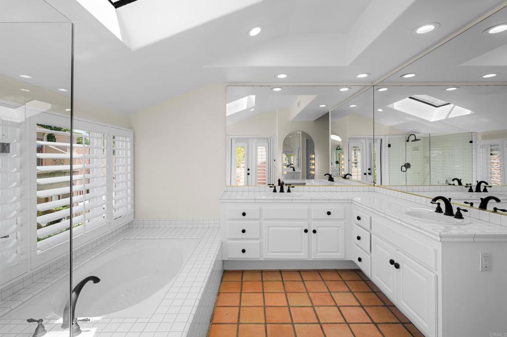 3647 Paseo Vista Famosa