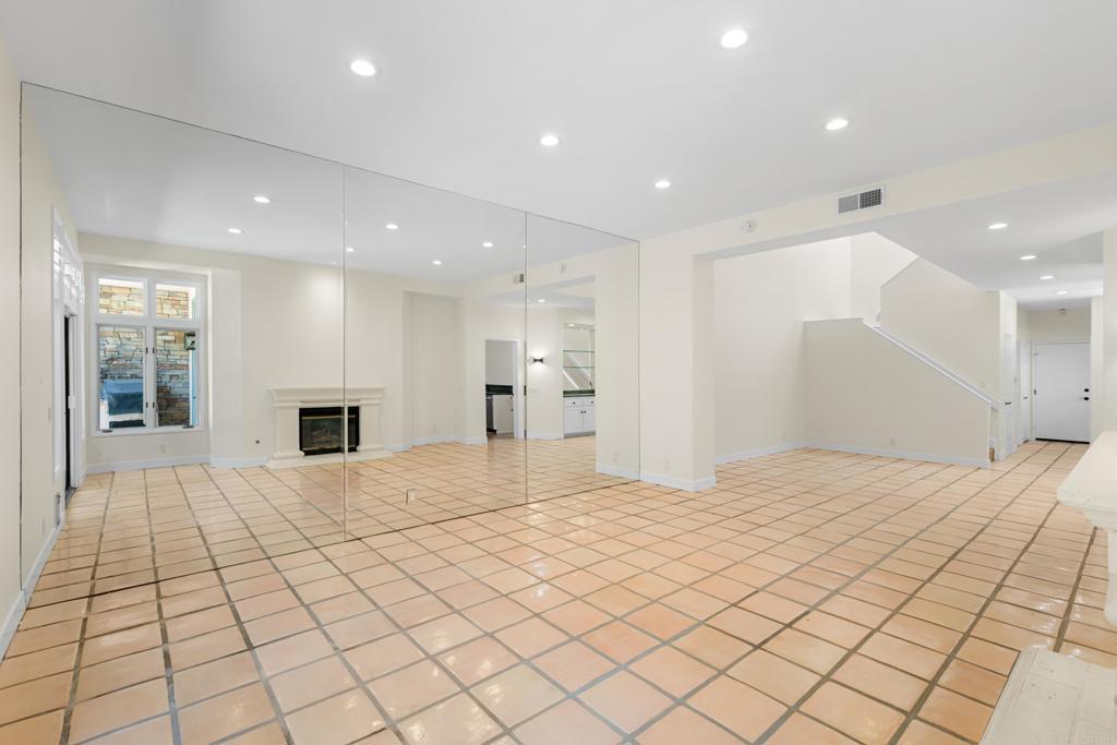 3647 Paseo Vista Famosa