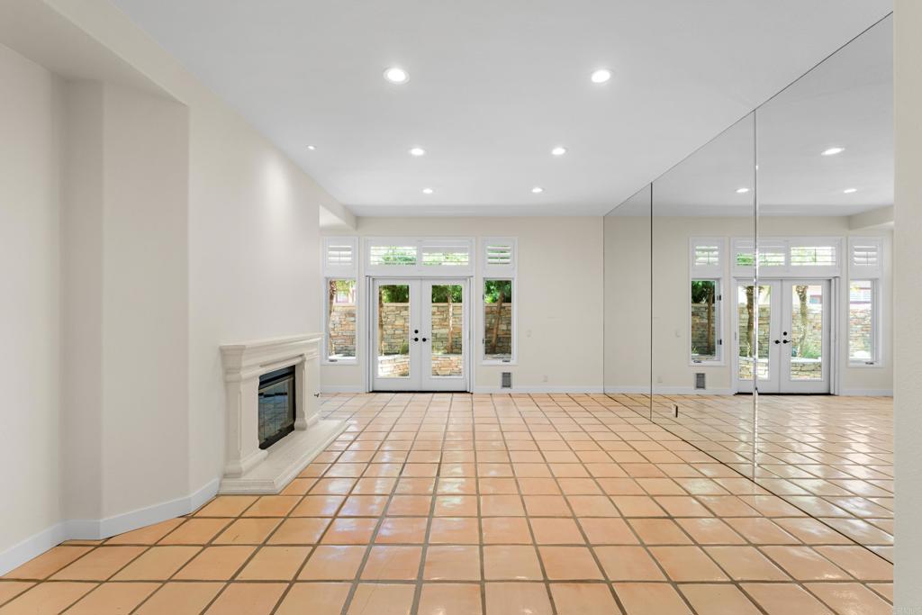 3647 Paseo Vista Famosa