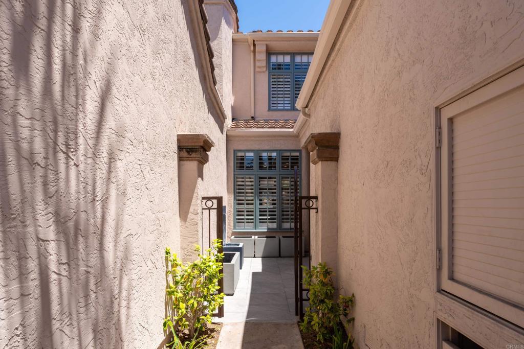 3647 Paseo Vista Famosa