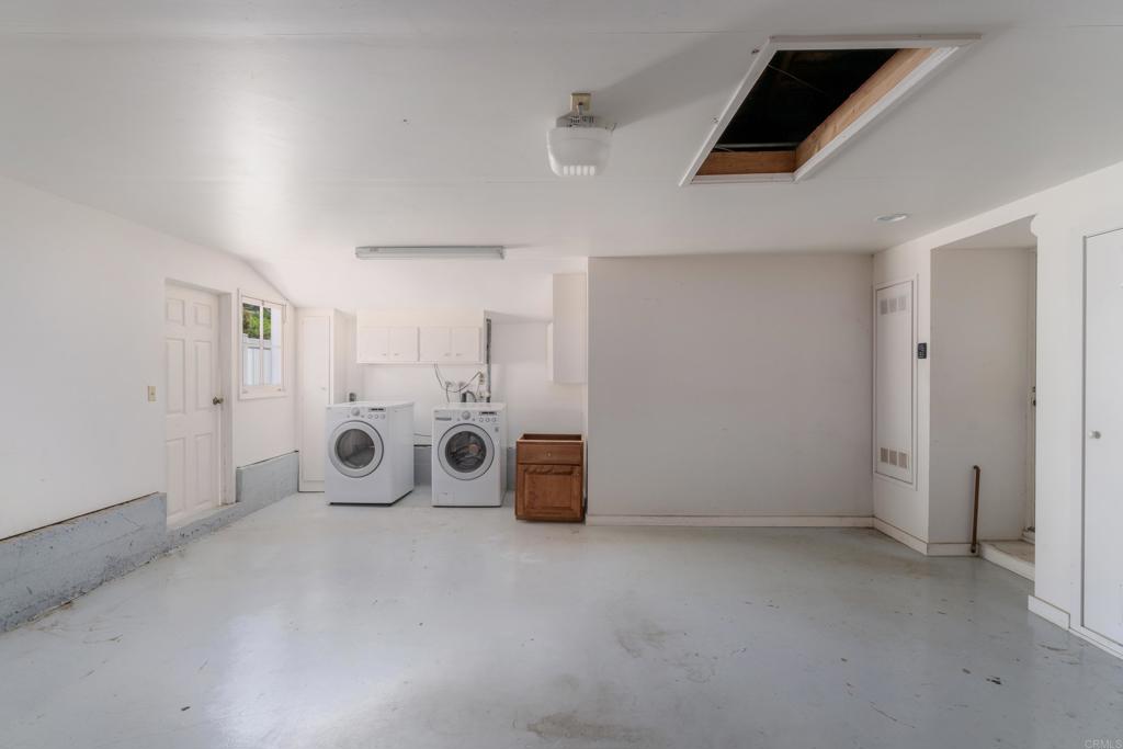 1381 W Muirlands Drive