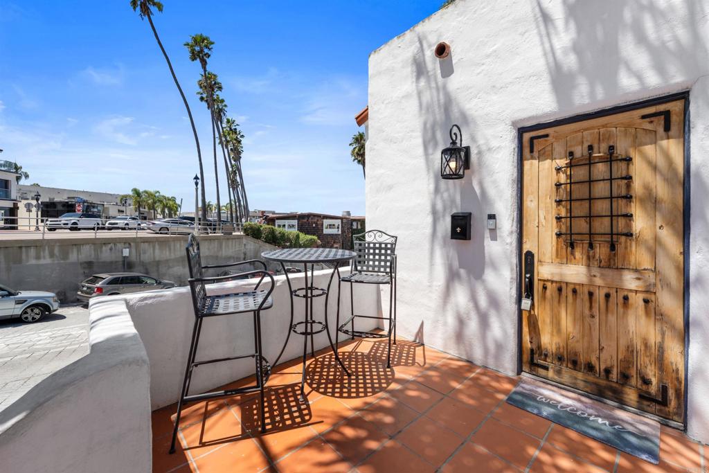 1303 15 Cave Street