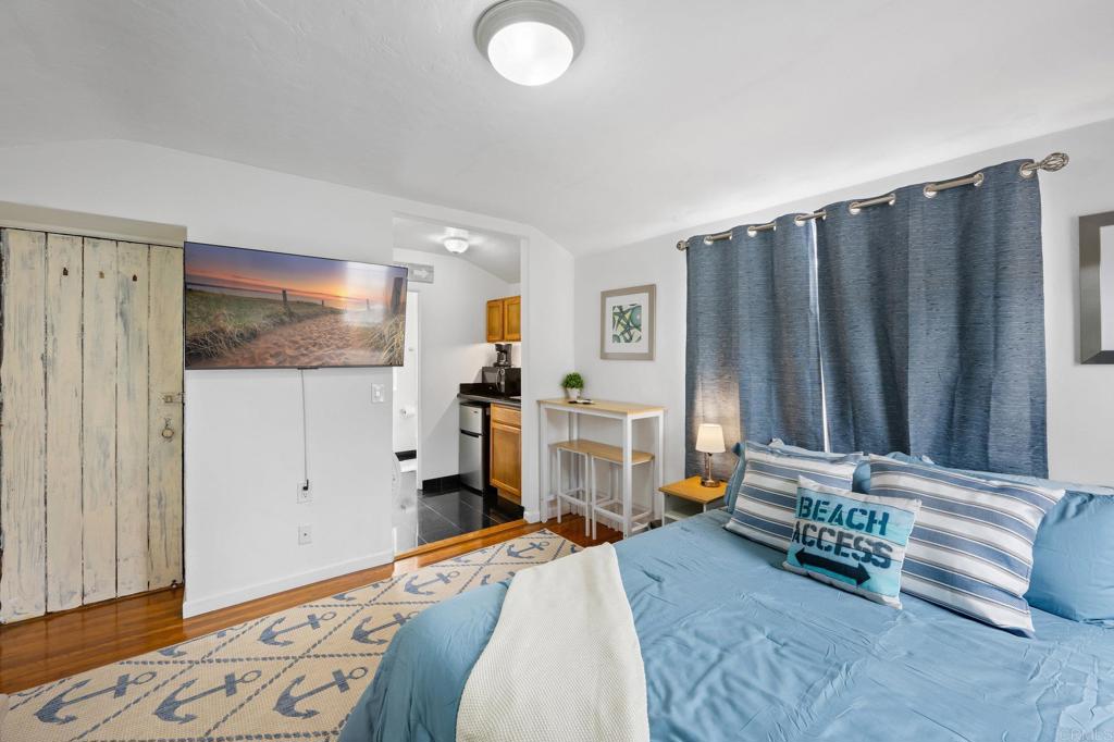 1303 15 Cave Street