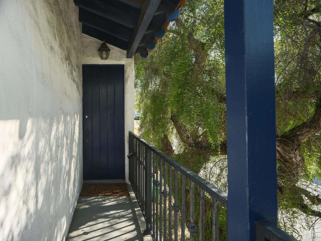 1303 15 Cave Street
