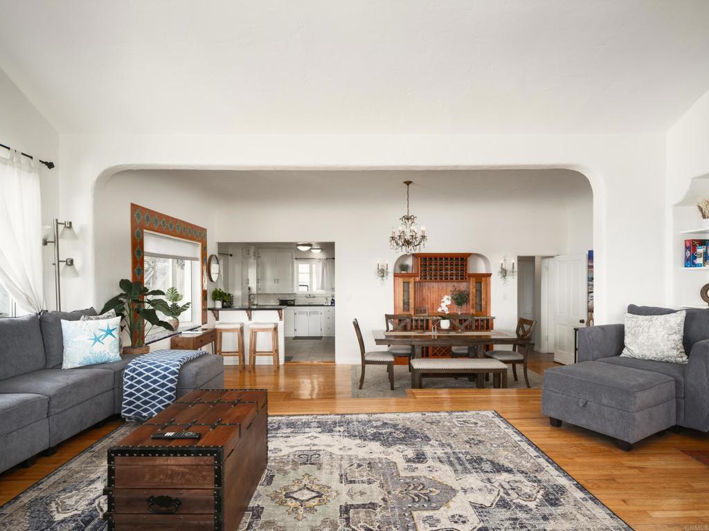 1303 15 Cave Street