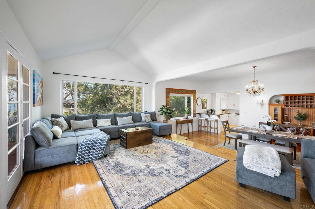 1303 15 Cave Street