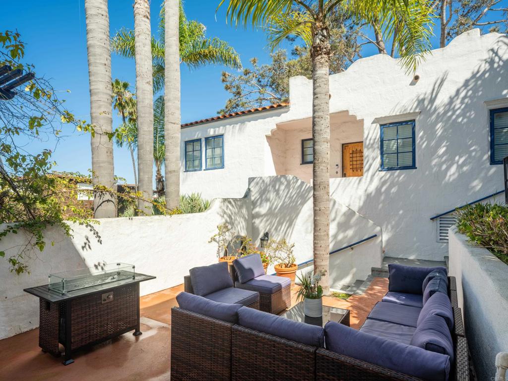 1303 15 Cave Street