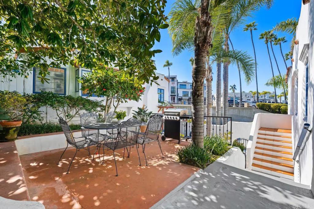 1303 15 Cave Street