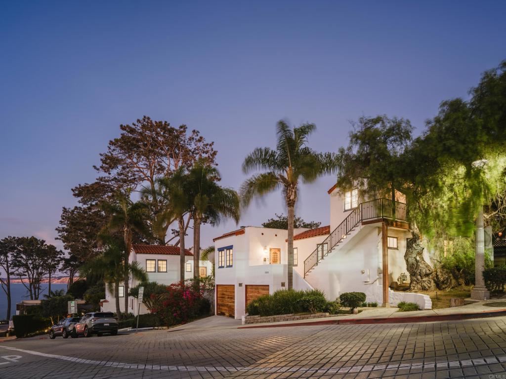 1303 15 Cave Street