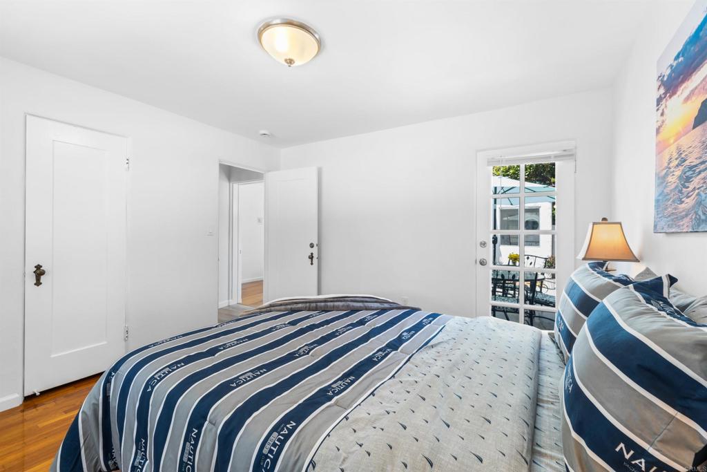 1303 15 Cave Street