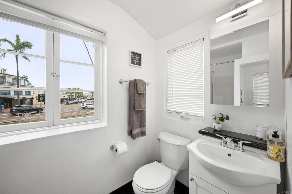 1303 15 Cave Street