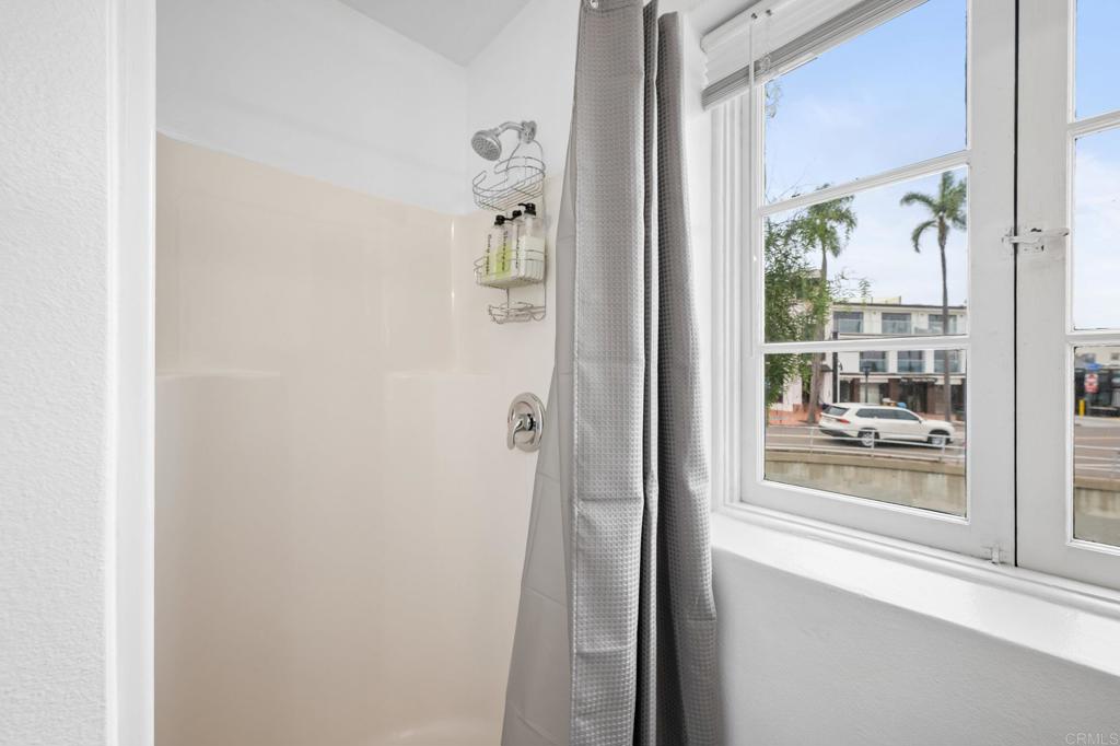 1303 15 Cave Street