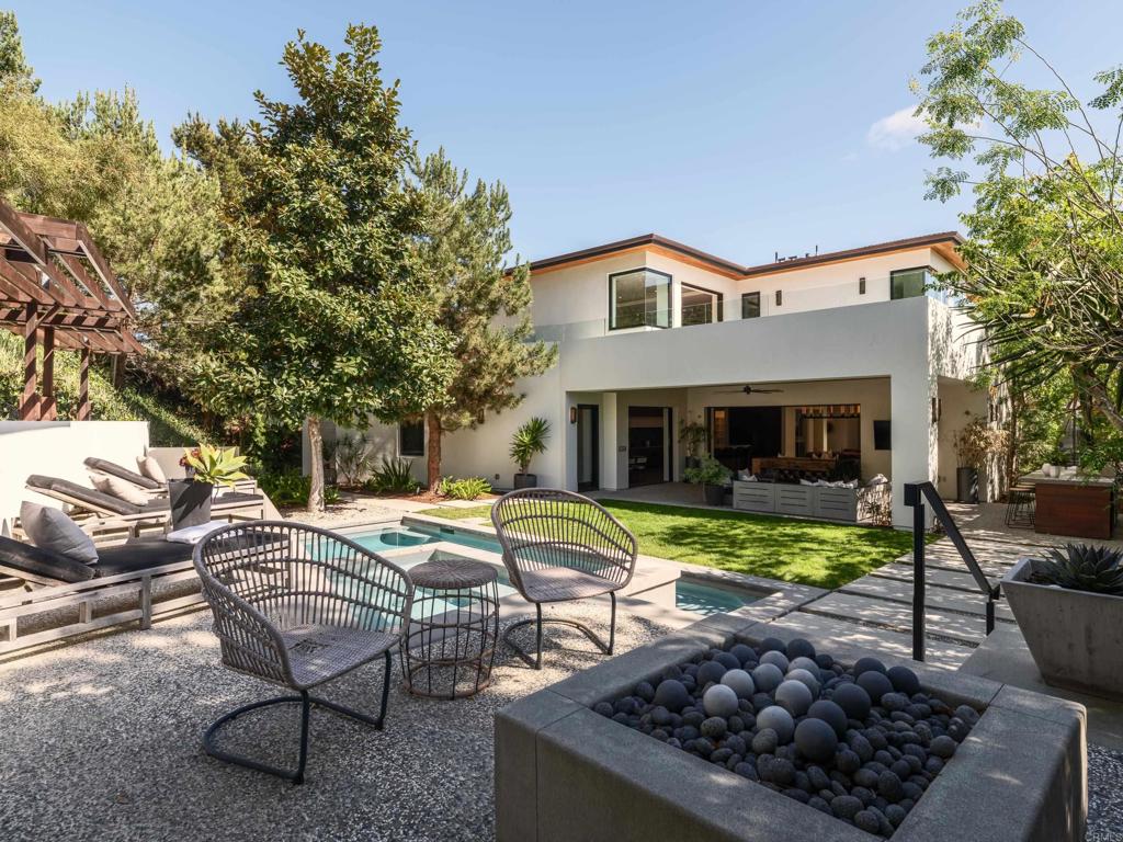 6819 Paseo Laredo