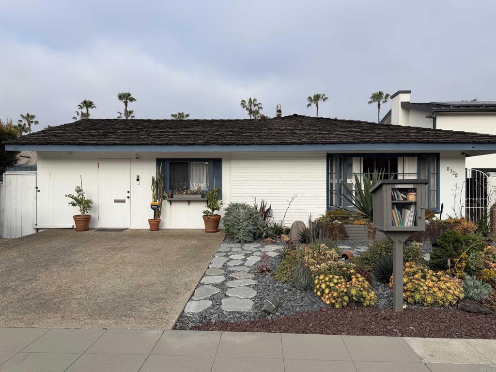 8328 Paseo del Ocaso