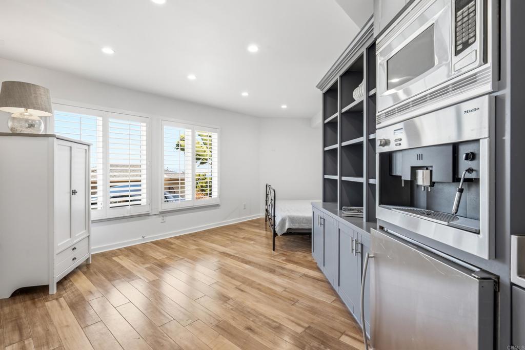 1641 Crespo Drive