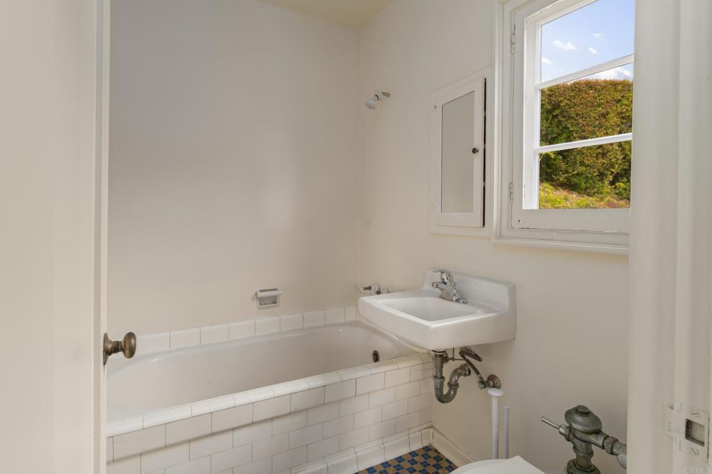 1406 La Jolla Knoll