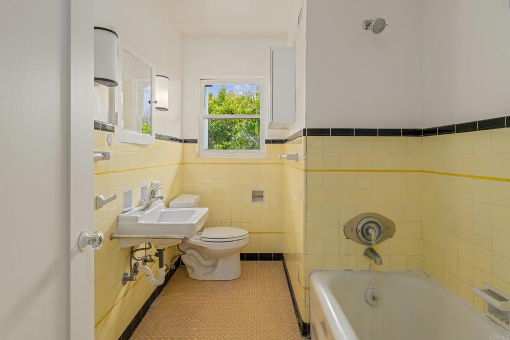 1406 La Jolla Knoll