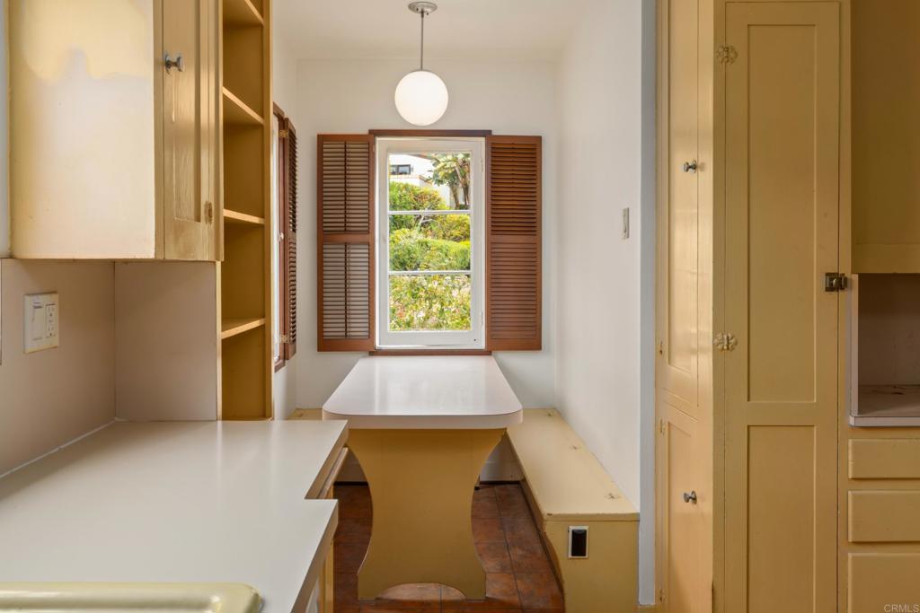 1406 La Jolla Knoll