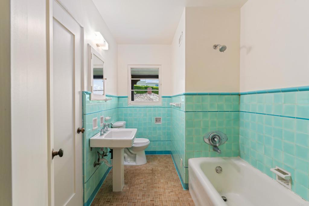 1406 La Jolla Knoll