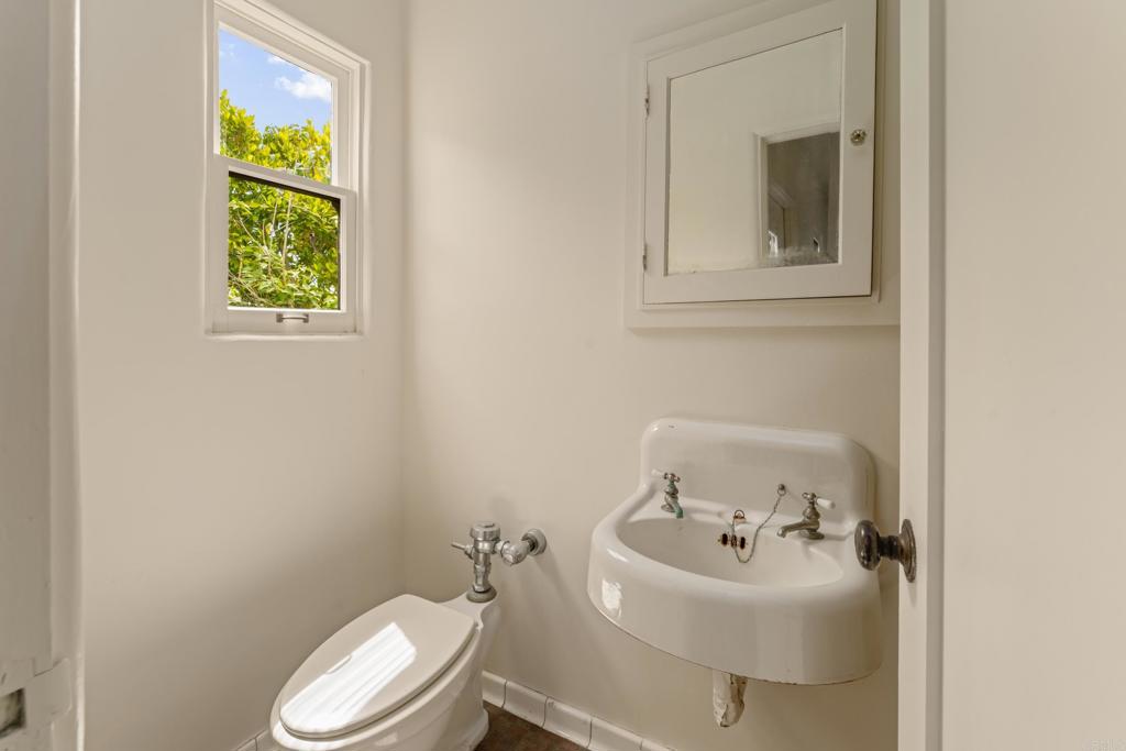 1406 La Jolla Knoll