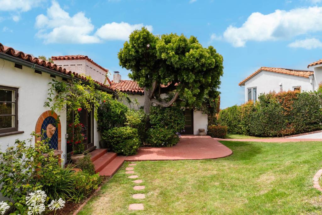 1406 La Jolla Knoll