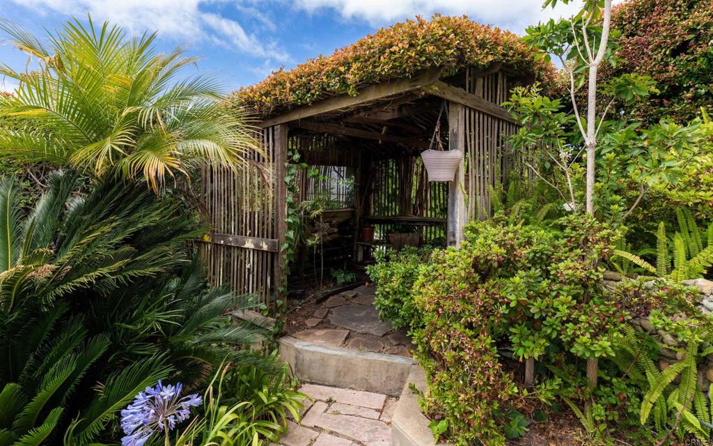 1406 La Jolla Knoll