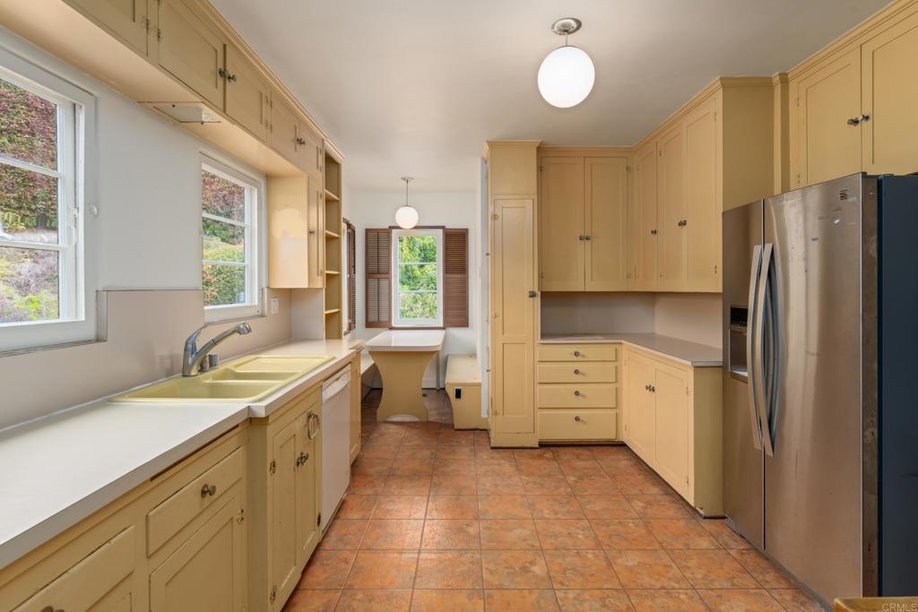1406 La Jolla Knoll
