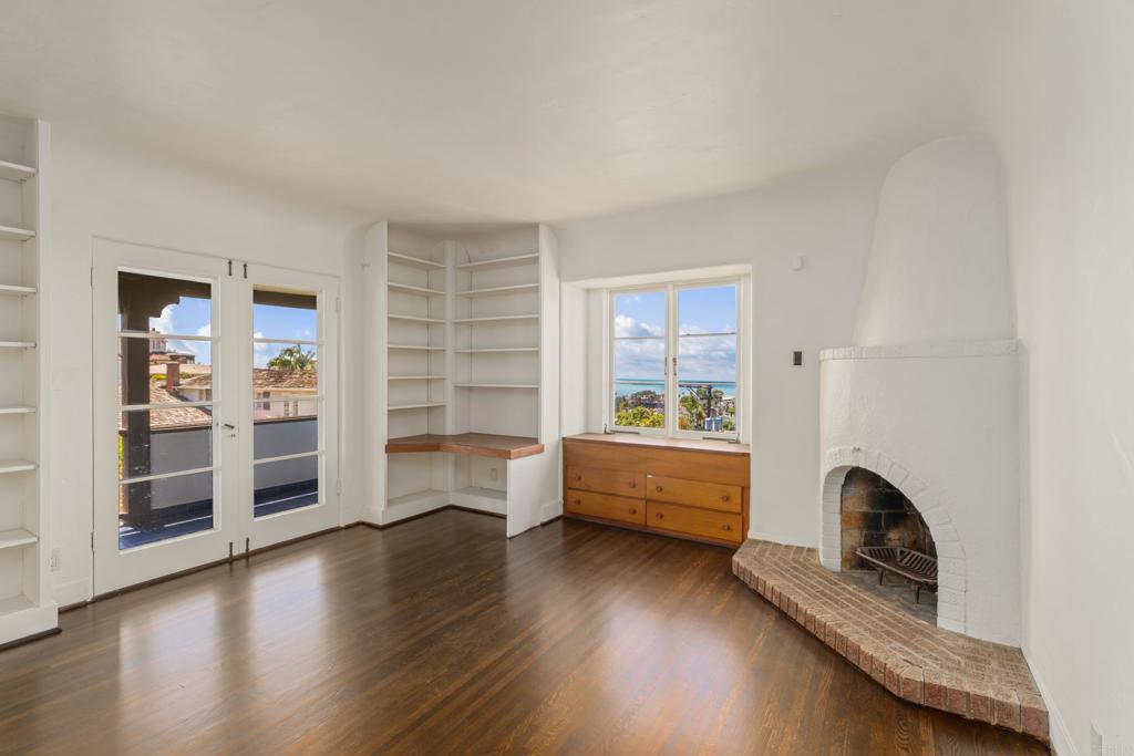 1406 La Jolla Knoll