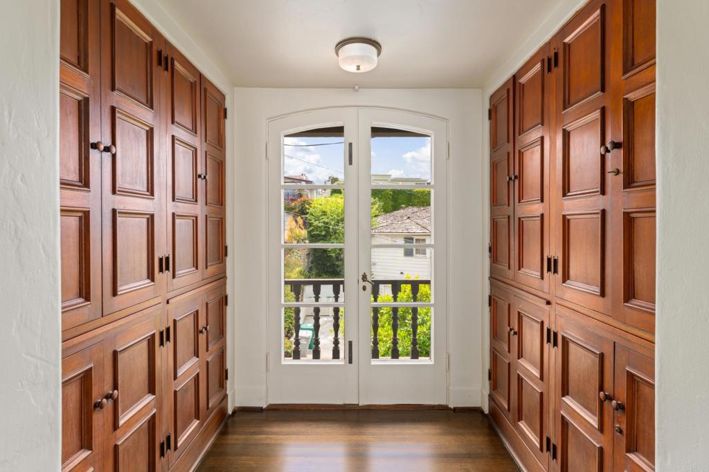 1406 La Jolla Knoll
