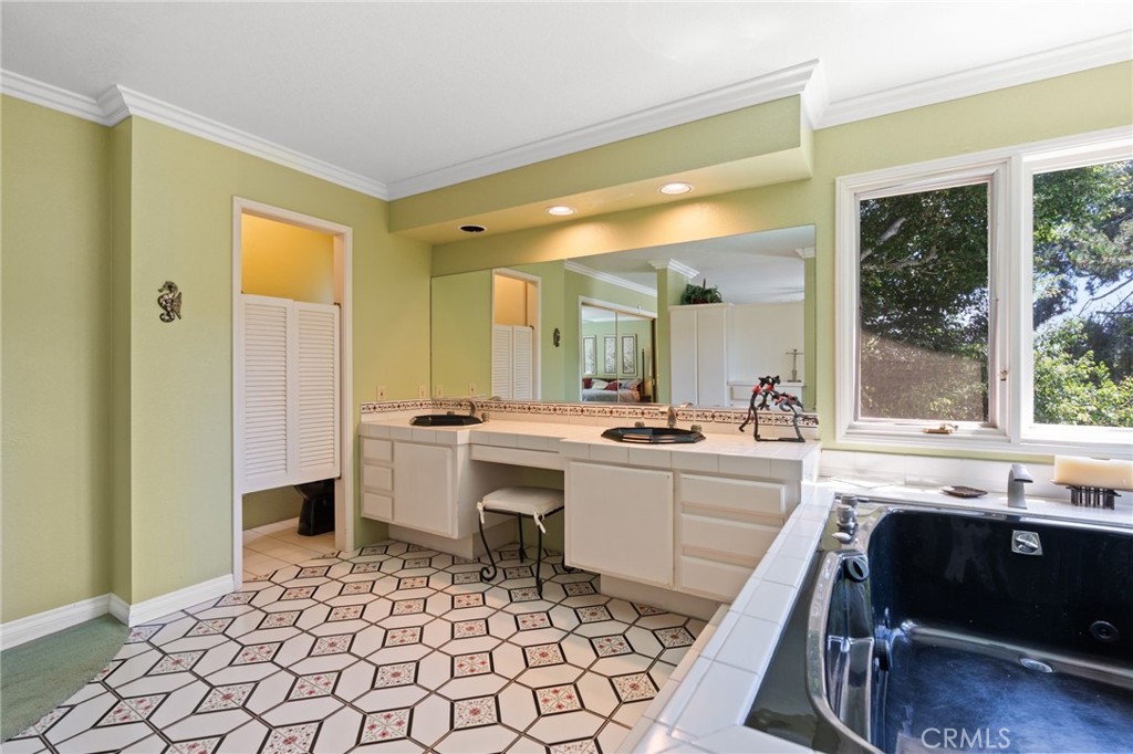 5230 Harbour Heights Court