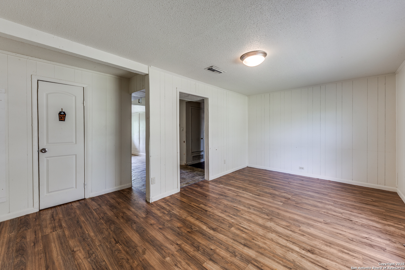 6950 Lark Haven