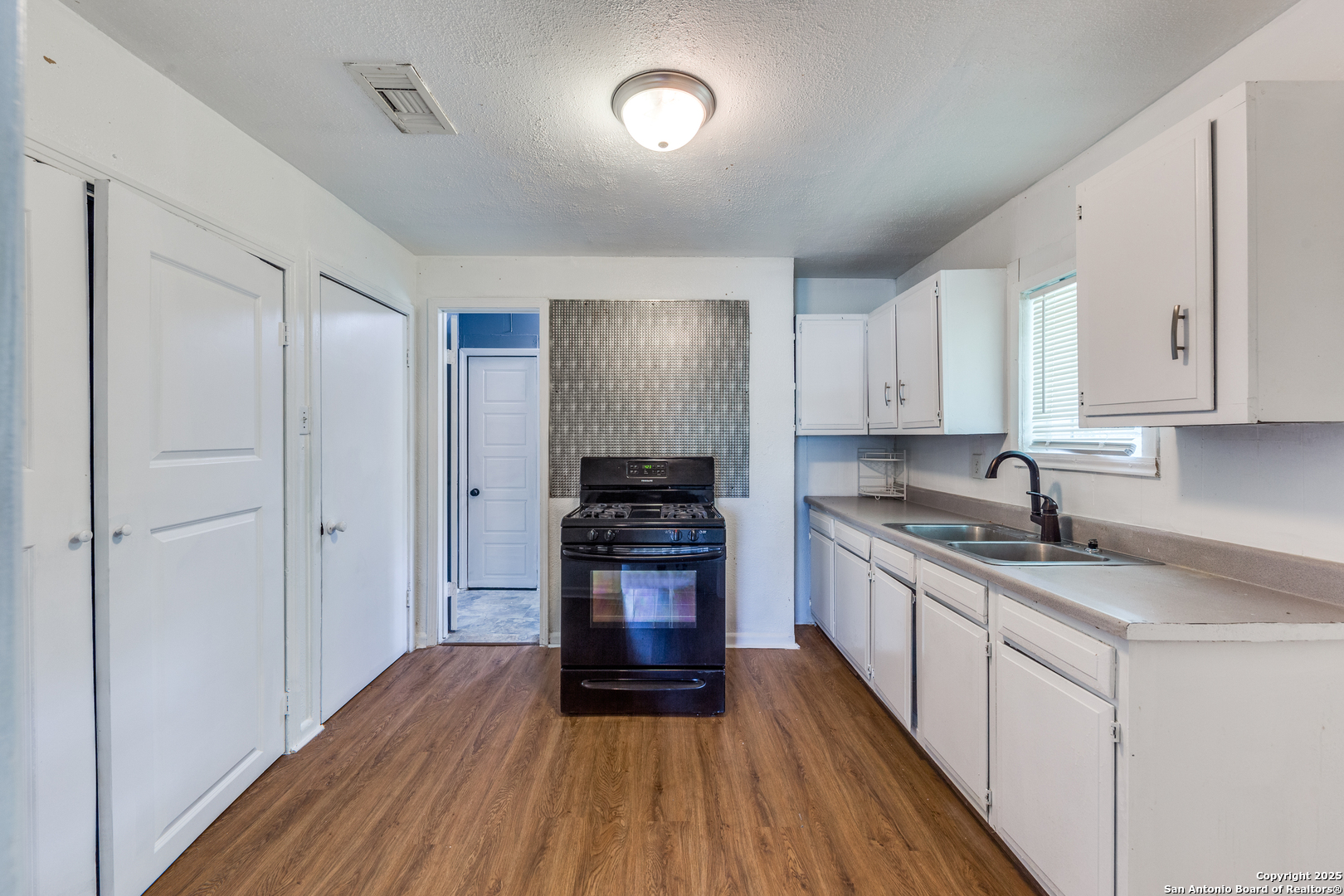 6950 Lark Haven