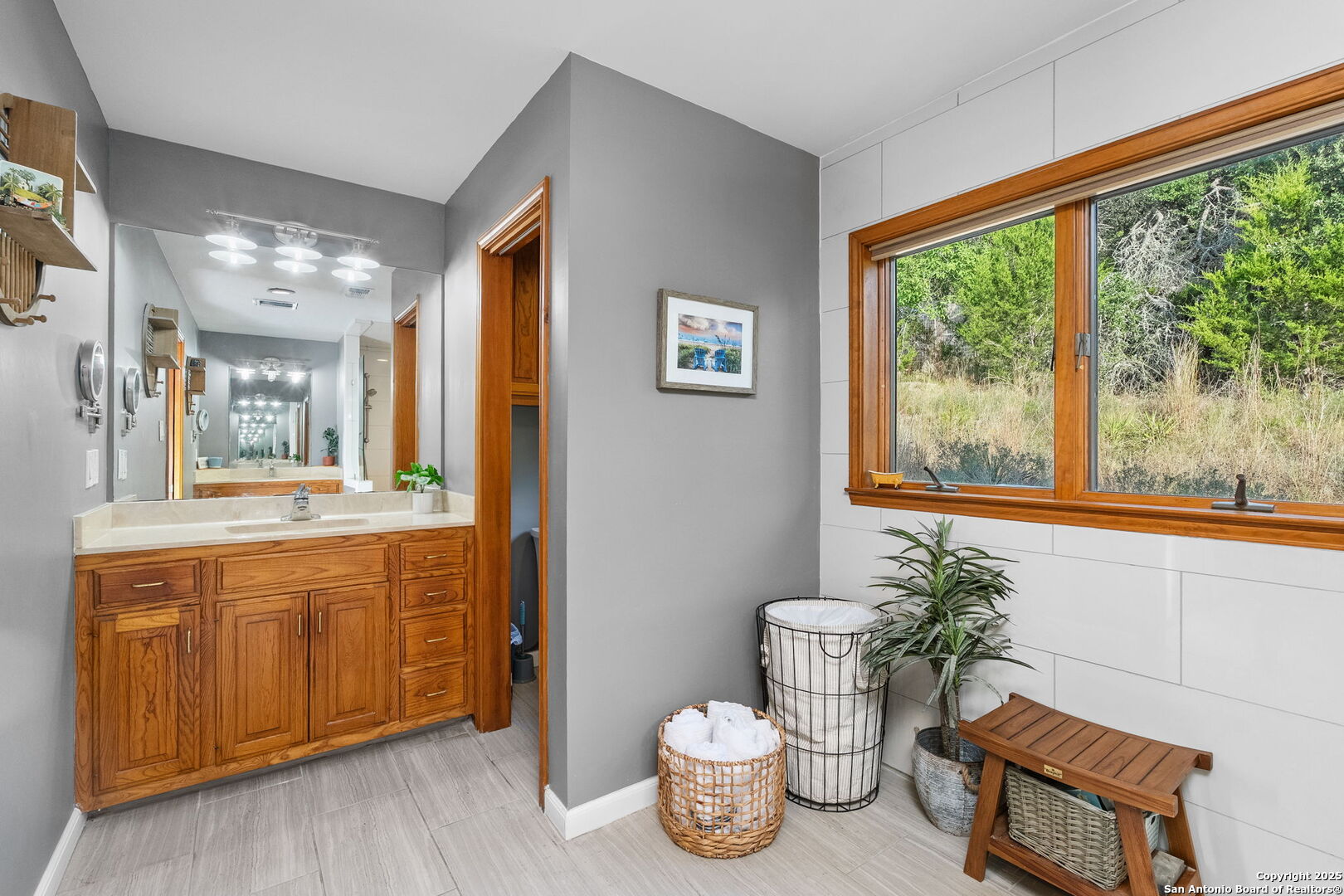 10038 Creekwood