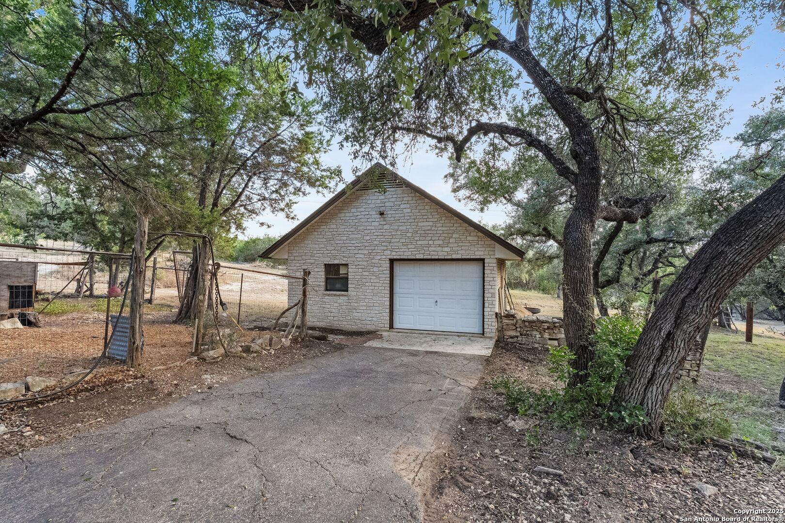 10038 Creekwood