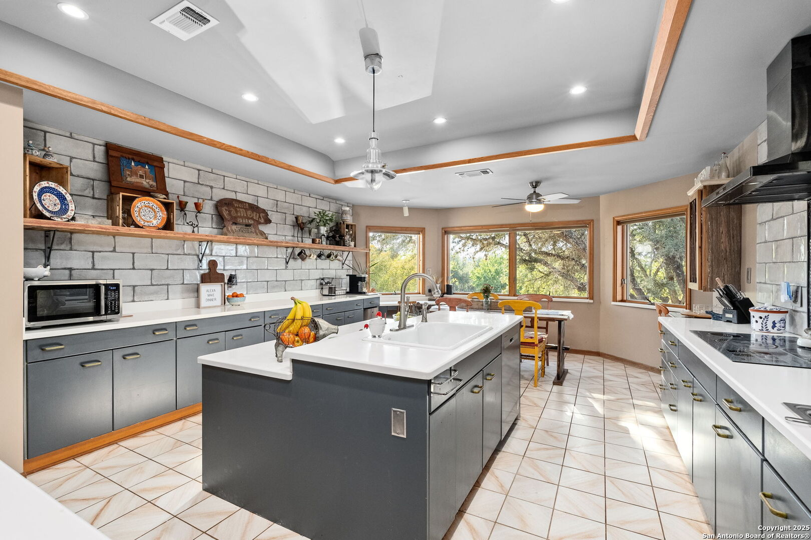 10038 Creekwood