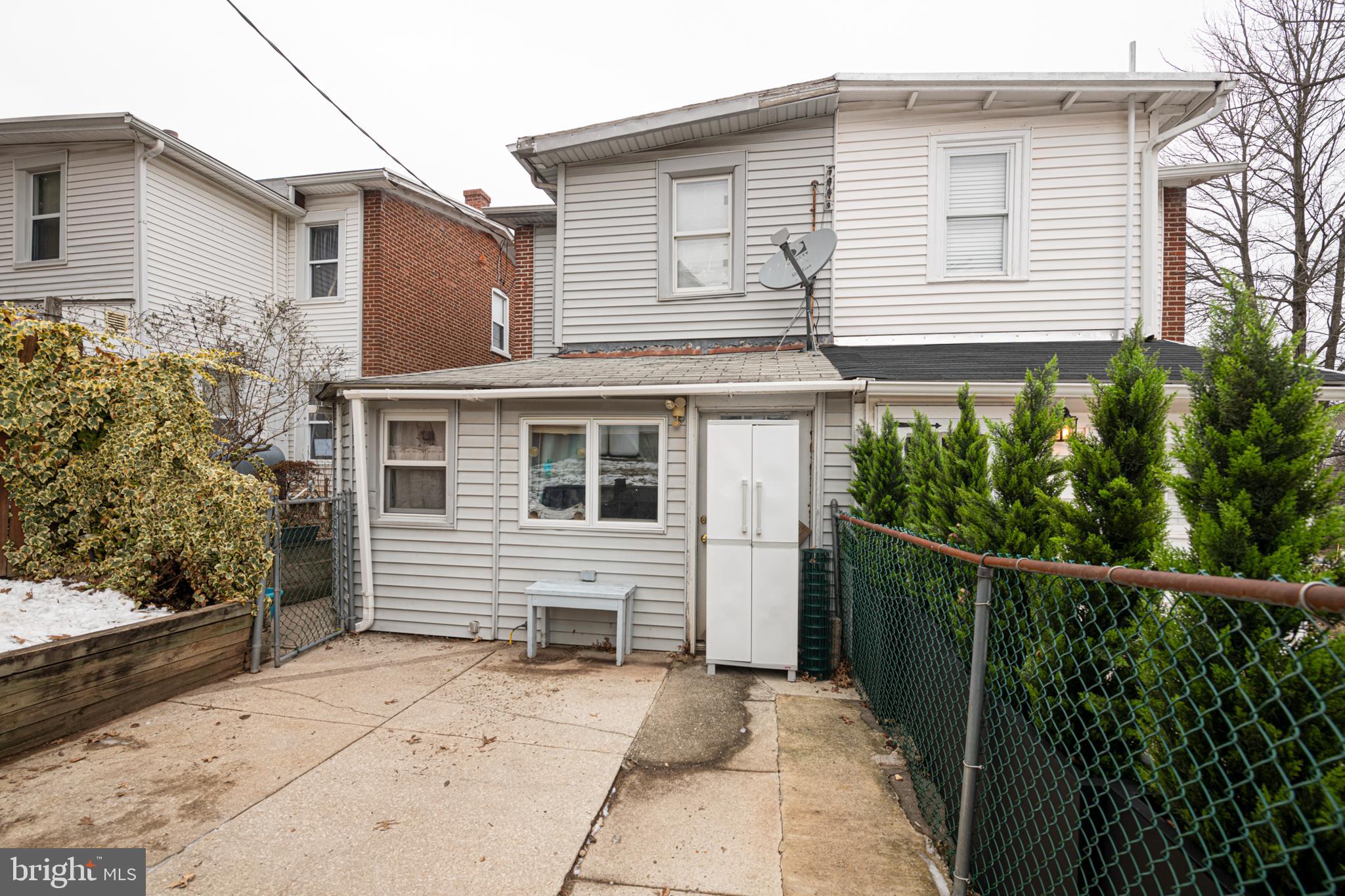 810 LATSHAW ROAD