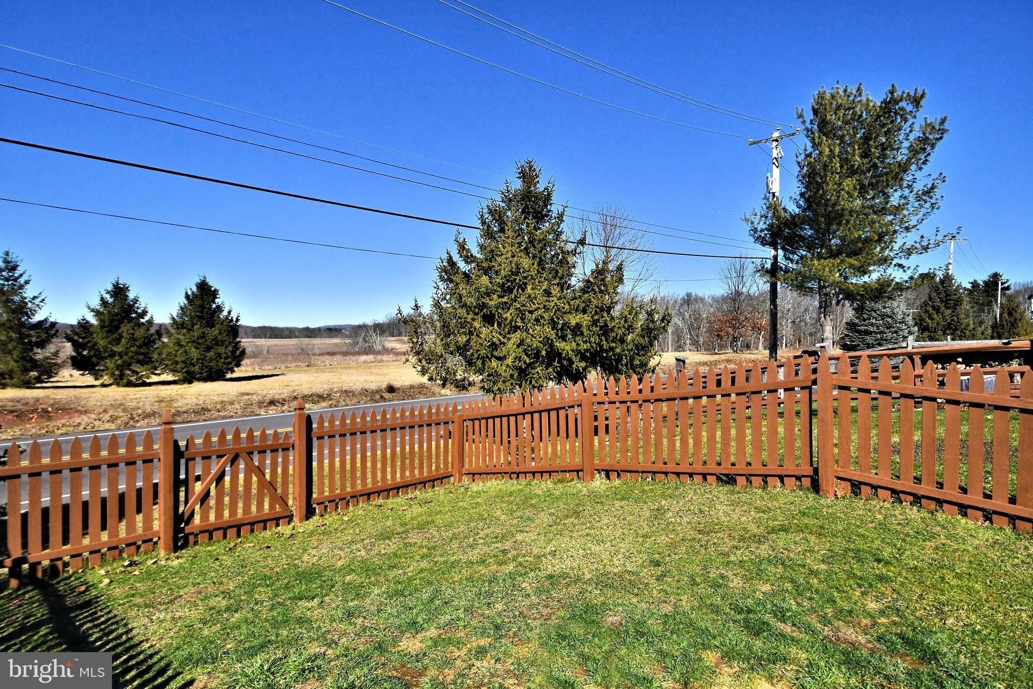 808 DOGWOOD LANE