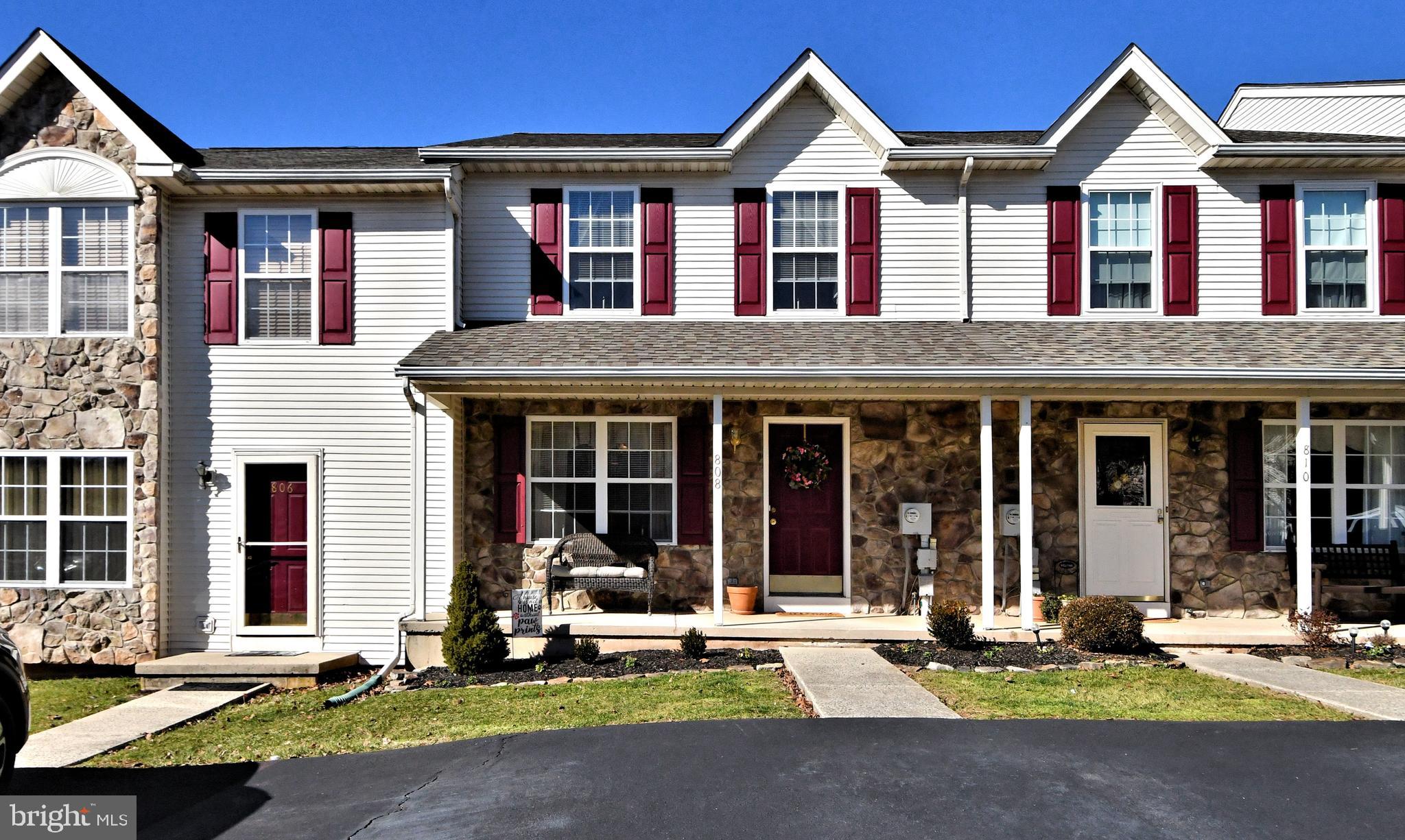 808 DOGWOOD LANE