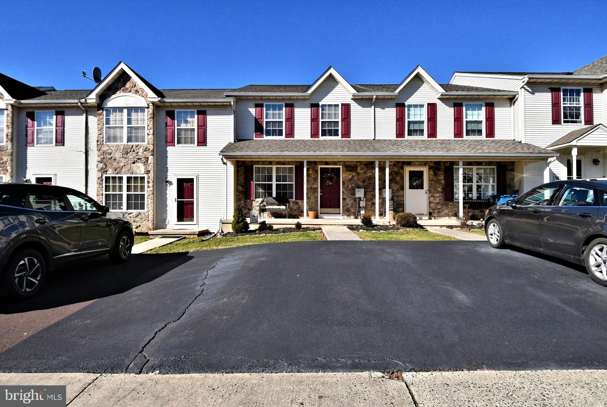 808 DOGWOOD LANE